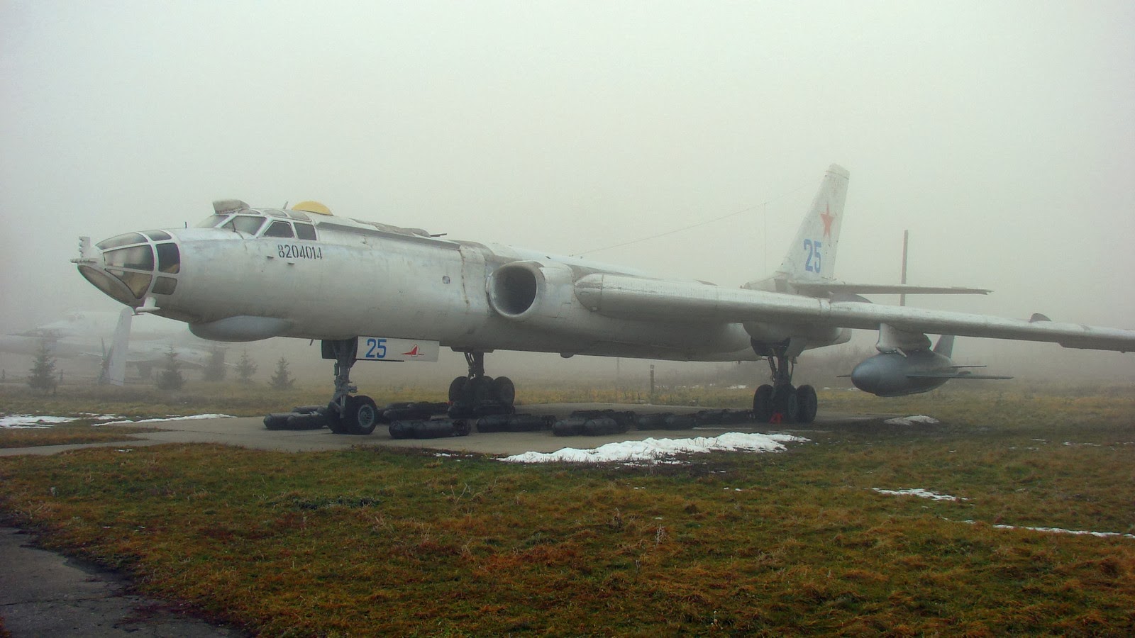 Дальний бомбардировщик-ракетоносец Ту-16