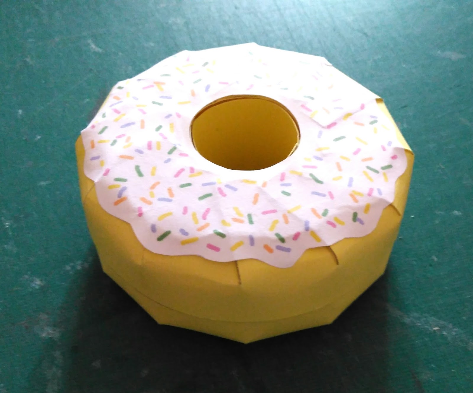 Esselle Crafts: Doughnut Box Template Esselle Crafts: Doughnut Box Template
