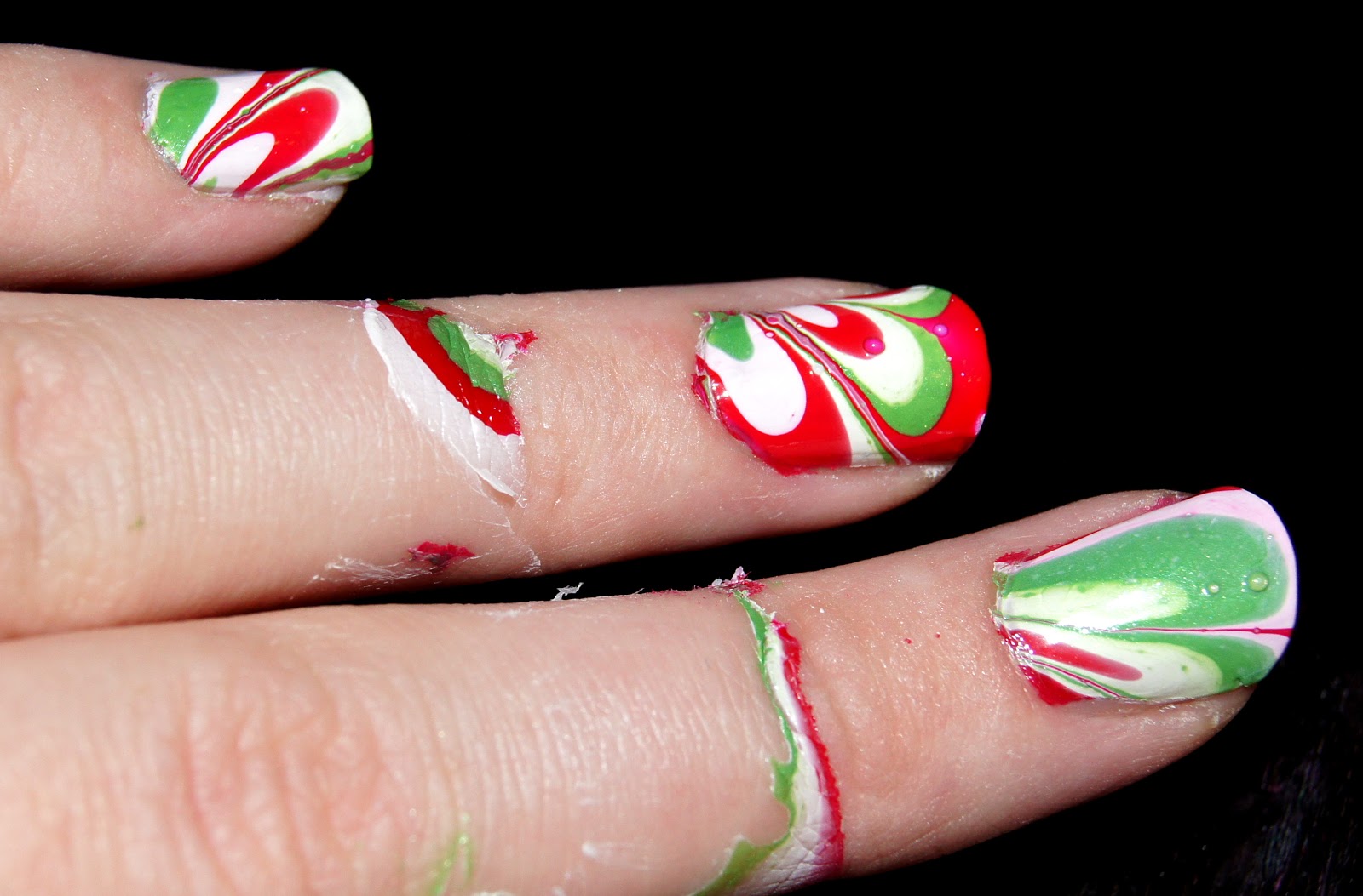 Negle Nymfer En blog om neglelak Vandmarmorerede Julenegle DIY