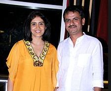 Sonali Kulkarni Family Husband Son Daughter Father Mother Marriage Photos Biography Profile Sonalee kulkarni is an indian film actress who dominantly appears in marathi and bollywood sonalee kulkarni was born on may 18, 1988, in pune, india to manohar and savinder kulkarni both. sonali kulkarni family husband son