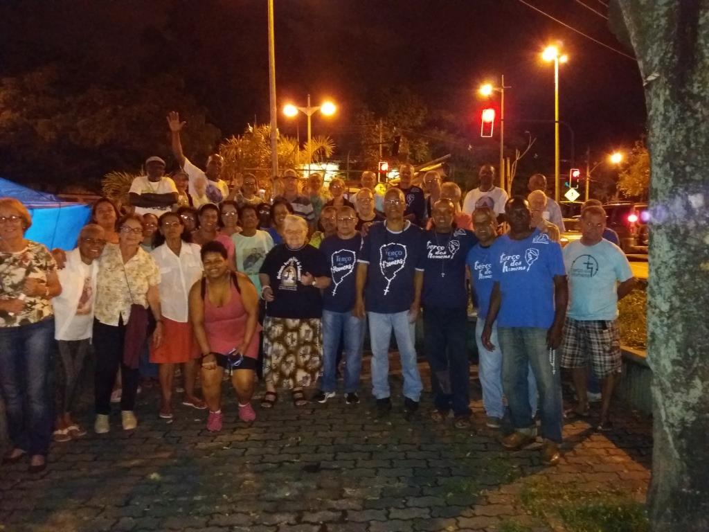 ORAÇÃO DO TERÇO MARIANO NA PRAÇA EM FRENTE AO HOSPITAL PEDRO II EM STA.CRUZ - 26/10/2018