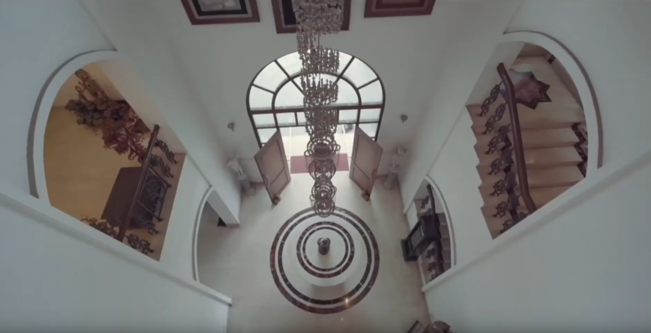 Tour Calcutta, India Palace vs. 18 Interior Design Photos