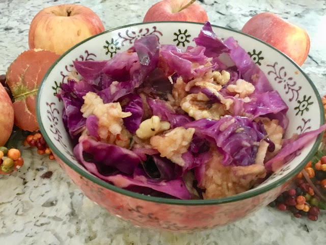 www.realfoodblogger- red cabbage and apples