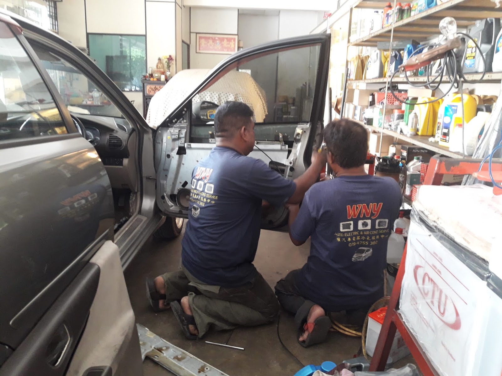 Kedai Repair Pintu Kereta