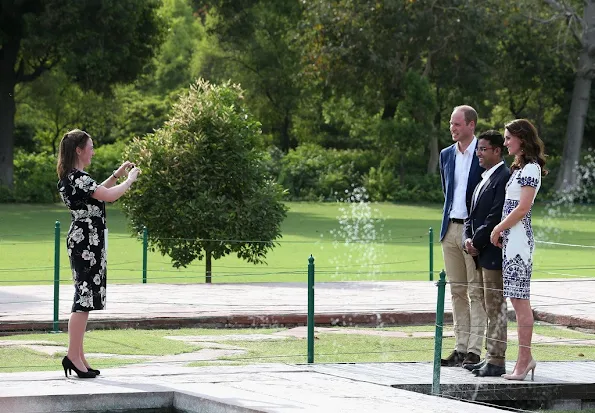 Kate Middleton and Prince William visit Taj Mahal