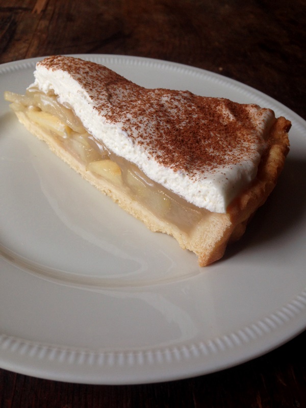 KAMAU: Birnentarte mit Weißwein