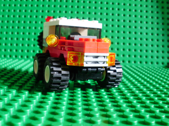 MOC LEGO Veículo TT vermelho e branco
