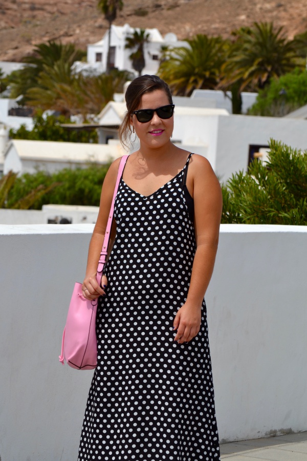 dresslily_review_summer_dresses_vestido_lunares_look_bolso_rosa_lolalolailo_02
