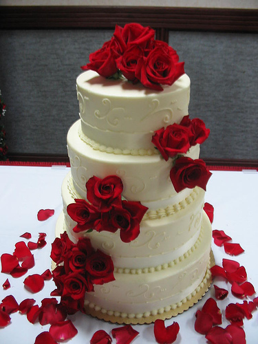 Wedding cake Red and white bouquet