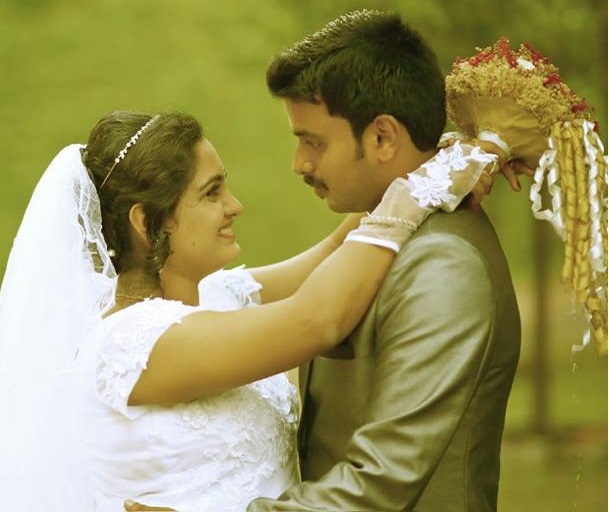 Actress Sini Varghese and Antony during their traditional marriage ceremony Actress Sini Varghese and Antony during their traditional marriage ceremony