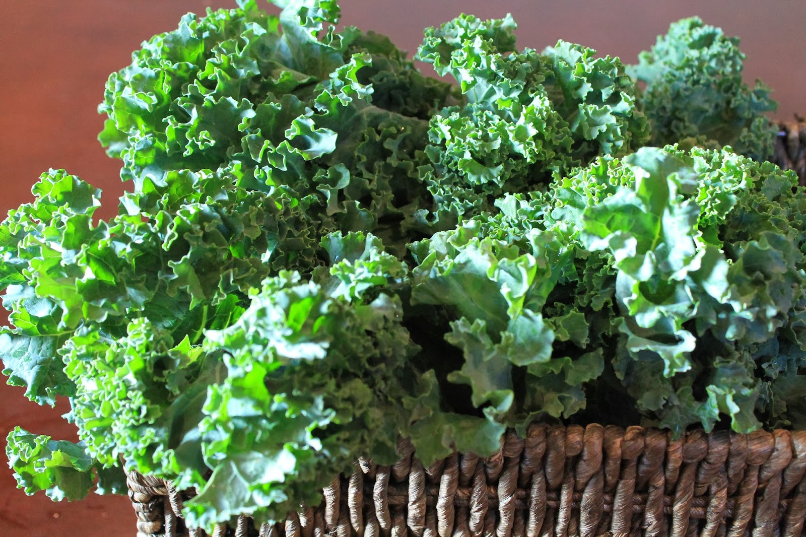 Lisa Tsakos, RHN Kale chips with turmeric recipe