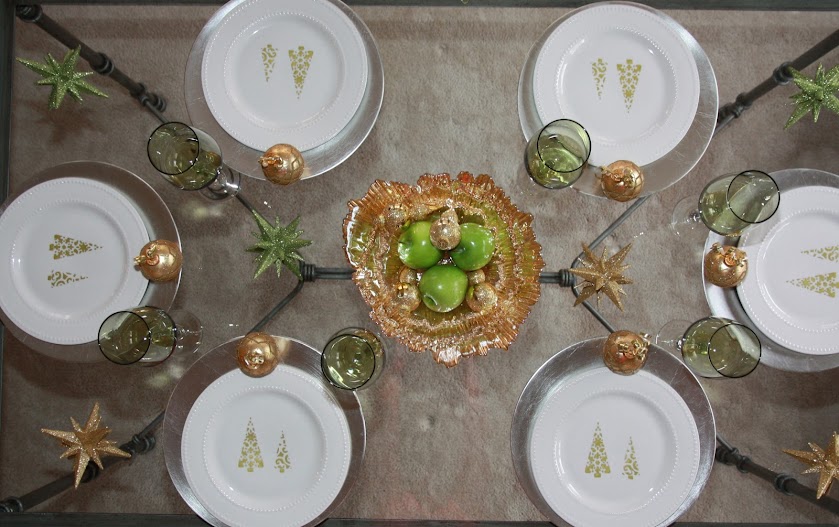 Food, Laughter and Happily Ever After: DIY Christmas Plates