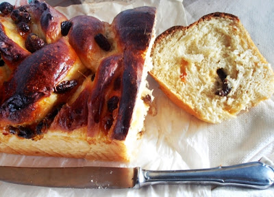 Dolci golosità: pan brioche con marmellata e uvetta