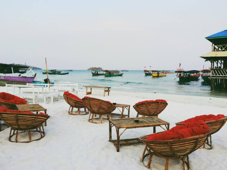 Bo 3 bai bien thien duong o Campuchia: Re, gan va dep lung linh - Anh 16