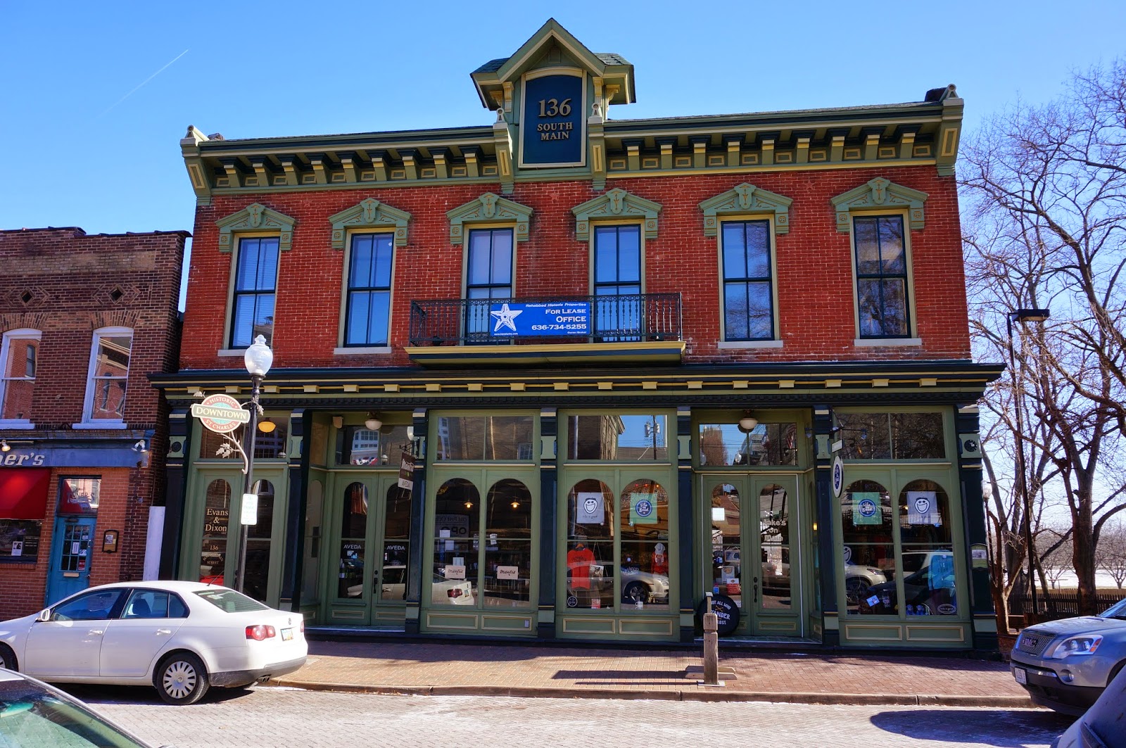 Découvertes St Charles, Main Street