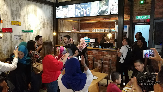 Peminat Aeril Zafril berpusu-pusu masuk ke Cafaeyen Makan Dengan Aeril Zafrel Di Cafaeyen IOI City Mall