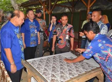 Komisaris BCA Resmikan Kampung Batik Gemah Sumilir