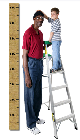 Человек с линейкой. Линейка высокая. Высокий рост на линейке. Высокий человек Рулетка. Человек рядом с линейкой