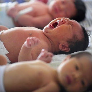 Απίστευτο: Μωρό γεννήθηκε με 4 πόδια και 4 χέρια στην Κίνα (φωτο)