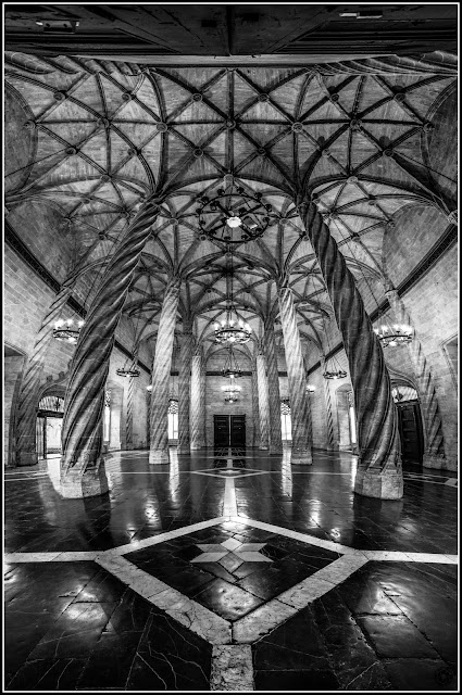 Sala de Contratación de la Lonja de la Seda de Valencia :: Panorámica 7 x Canon EOS 5D MkIII | ISO 6400 | Canon 17-40 @17mm | f/5.0 | 1/40s