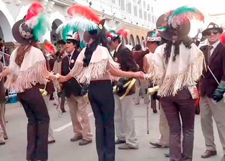 Folkloristas protagonizaron último ensayo del Carnaval de Oruro