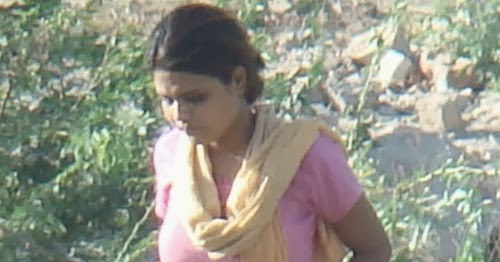 Indain Village Girl Removing Lower For Pissing