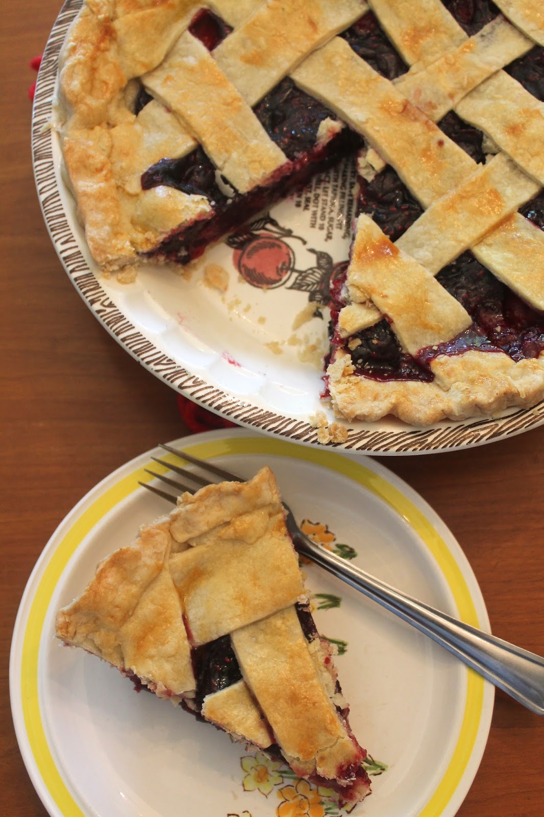 Savory Moments Mixed berry pie