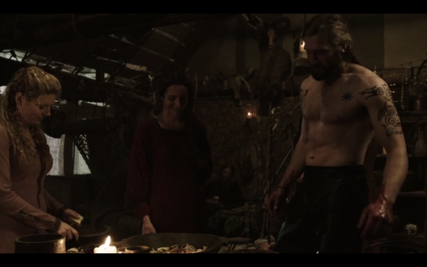 Vikings 1x08 - Clive Standen, George Blagden & Naked Extra.