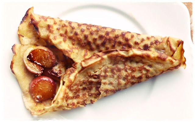 apple filled pancake