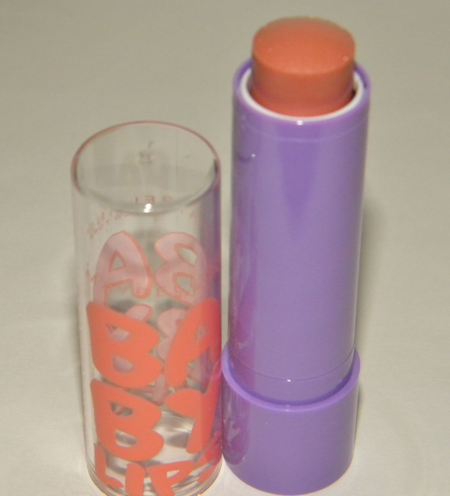 El pueblo blanco Baby lips, de Maybelline