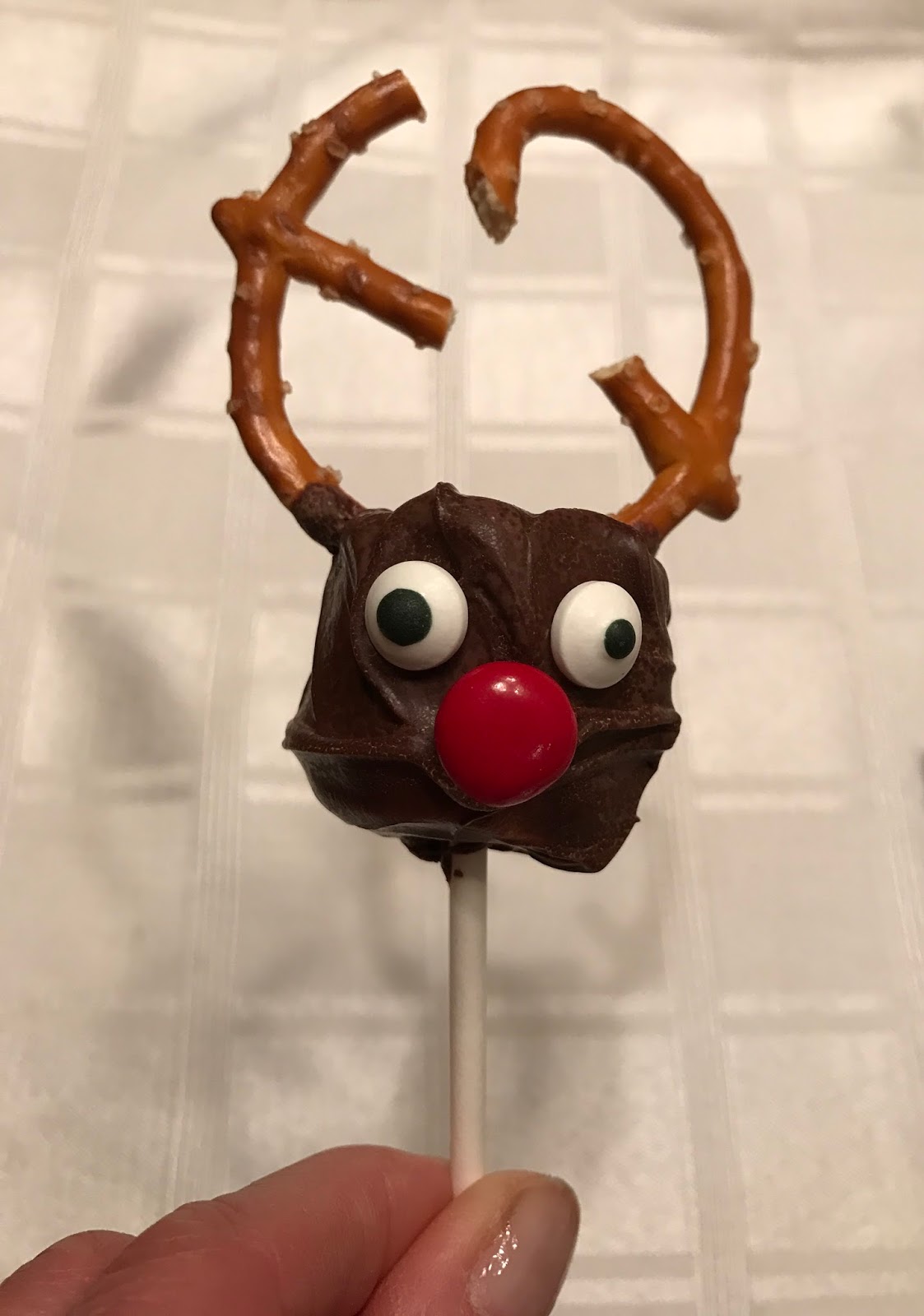 Chocolate Dunked Marshmallow Reindeer