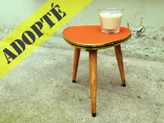 http://adopteunmeuble.net/2013/01/17/petite-table-tripode-50s/