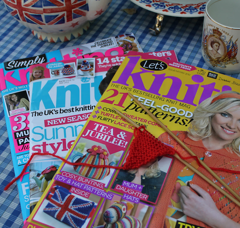 The Flitter Knitter I'm Knitting a Mini Jubilee Bunting!
