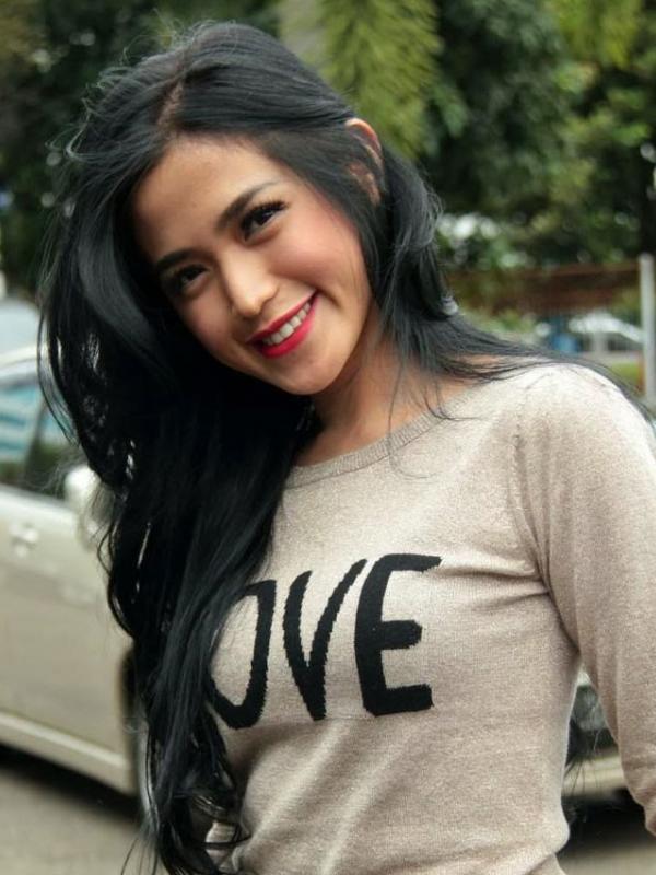 Koleksi Foto-foto Hot dan Seksi Jessica Iskandar | Naviri Magazine