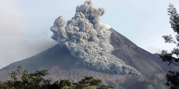 artikel berita Gunung Merapi meletus 