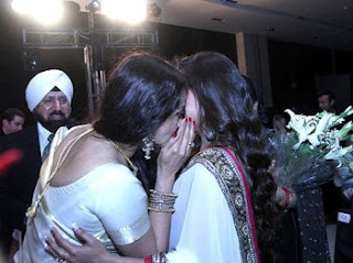 Rani and Rekha Bond in Town