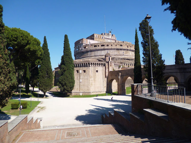 Castel Sant'Angelo - arquitetura e história castelsantangelo dietro - Castel Sant'Angelo - arquitetura e história