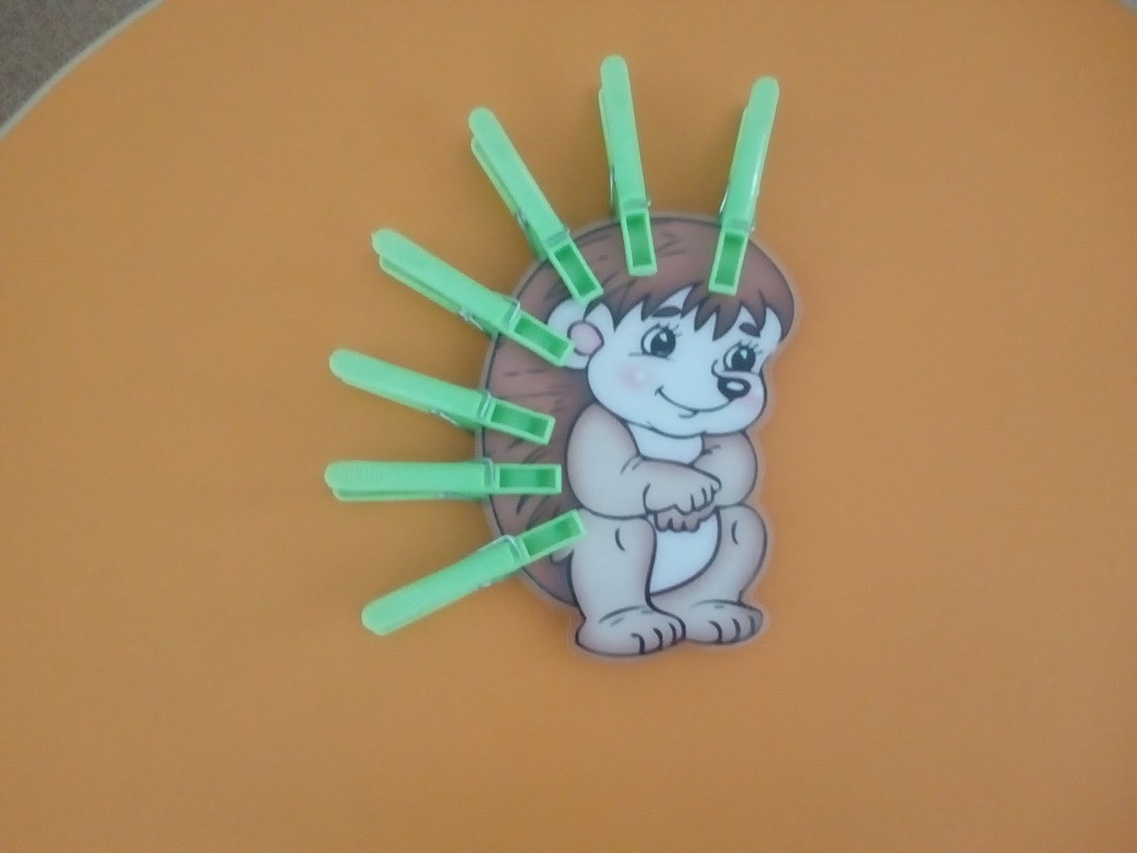 мелкая моторика прищепки. заготовки для прищепок. игры с прищепками. игры с прищепками. прищепки игра для детей.