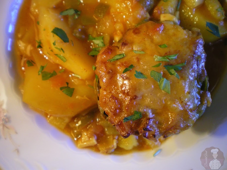 Guiso de alcachofas rellenas de chocos. Emplatado tradicional