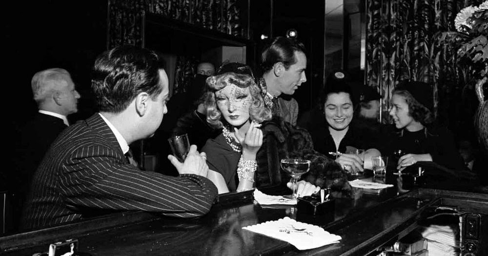 Cynthia, The Celebrity Mannequin Amusing