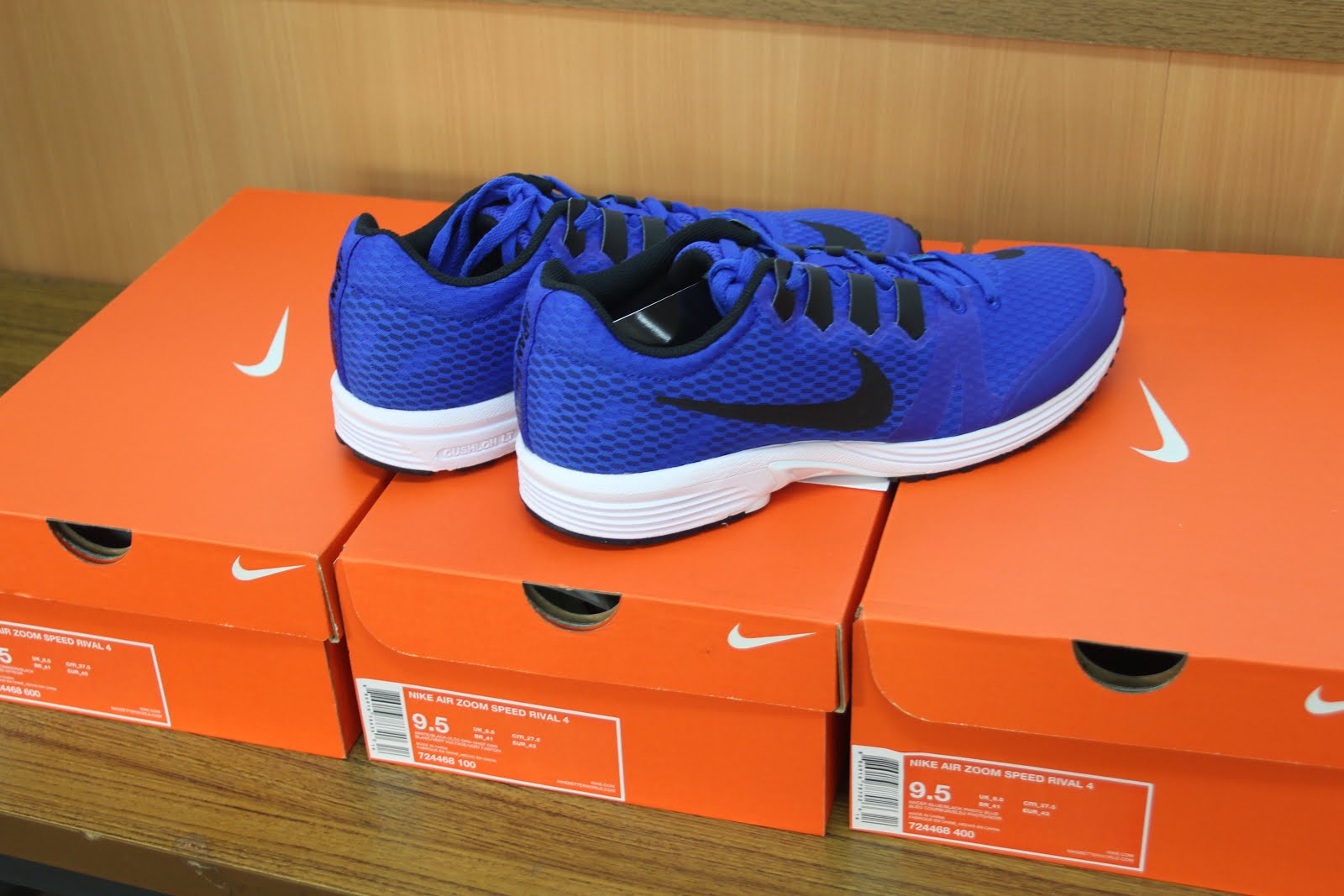 nike primary color shoes