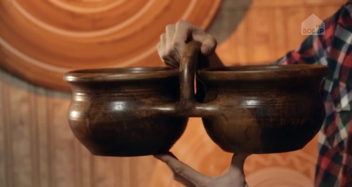 кюхля глиняный. гончарные изделия. 562546 горшок терракот. гончарное дело. горшочков было два.