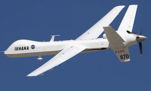 Um drone da NASA Predator B está voando missões sobre incêndios selvagens californianos