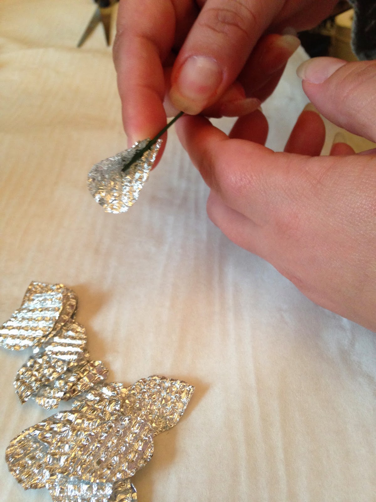 Kaylas Mad House Tin foil roses a tutorial.... finally