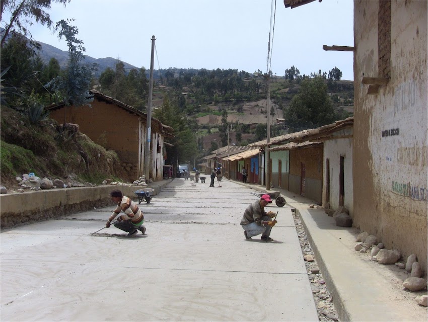 Avenida del Barrio Quingray Cruz  es pavimentada