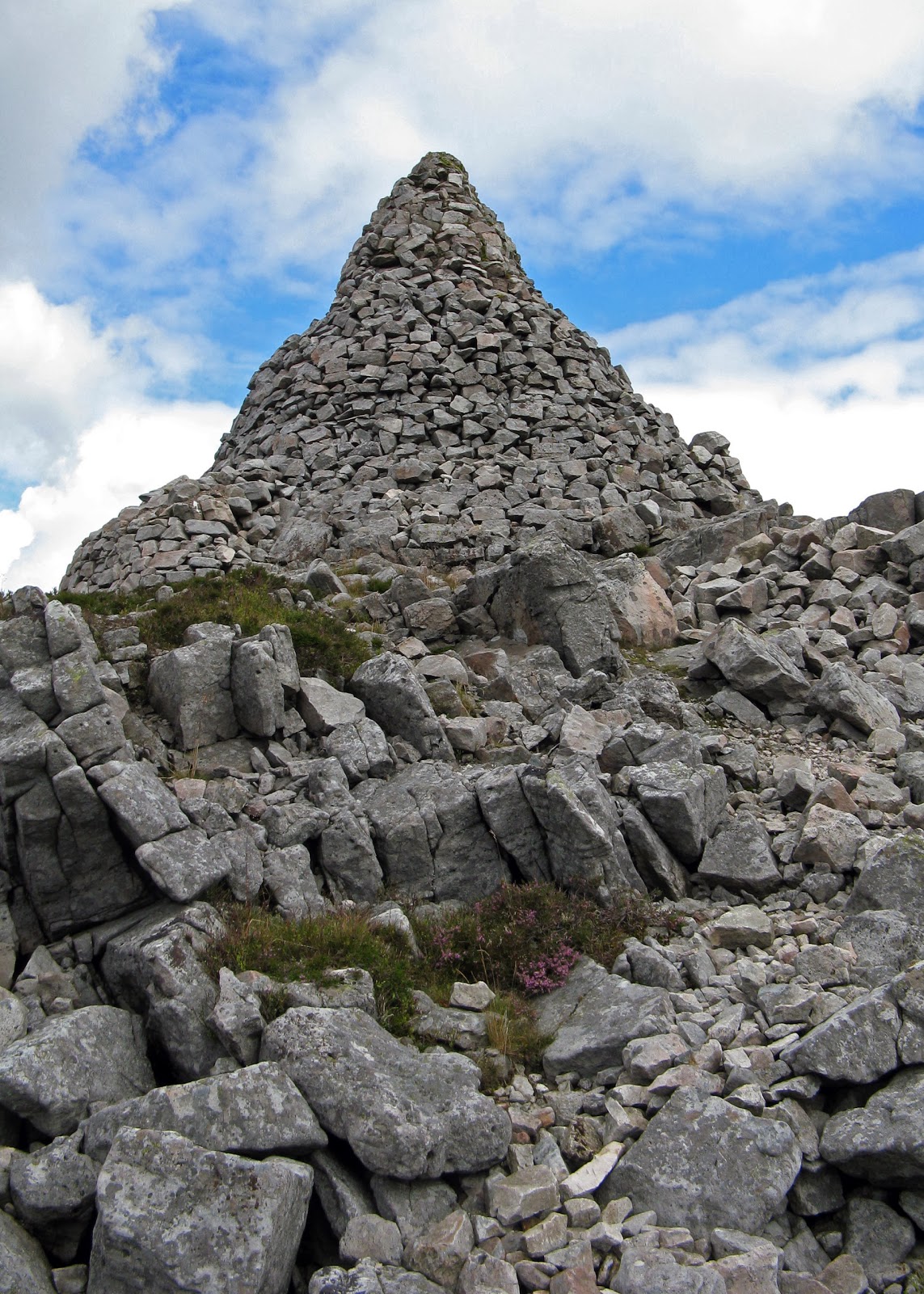 Neil's Hillwalking Exploits Cairn Table