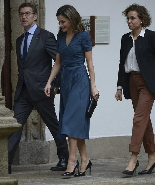 Letizia wore Parada shoes. Spanish Queen chaired presentation of Digitalizadas (Digitalization) project at Parador de Compostela Hotel