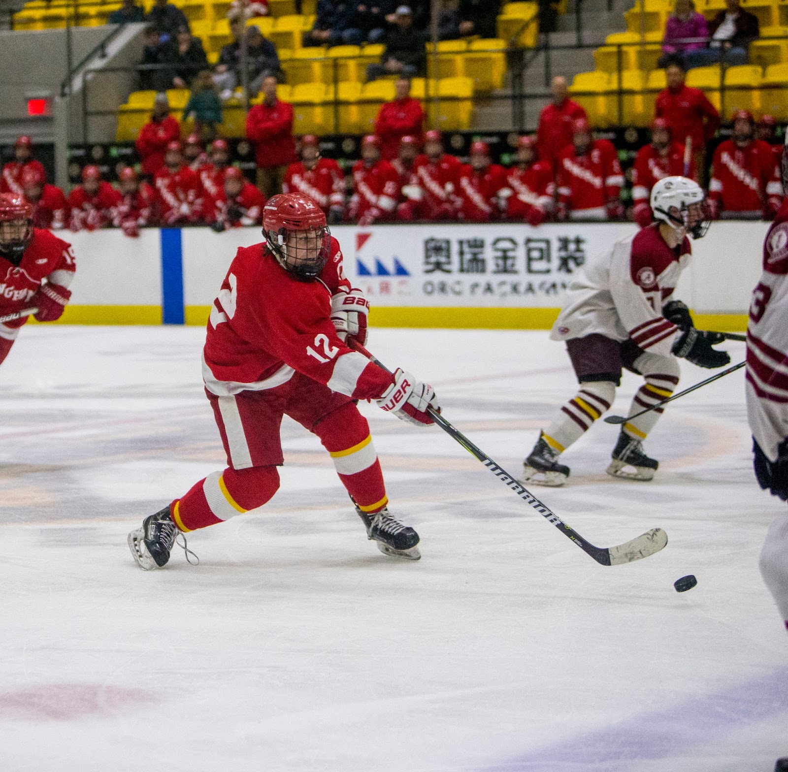 Suite Sports PHOTO GALLERY Arlington and Hingham Hockey Battle to a