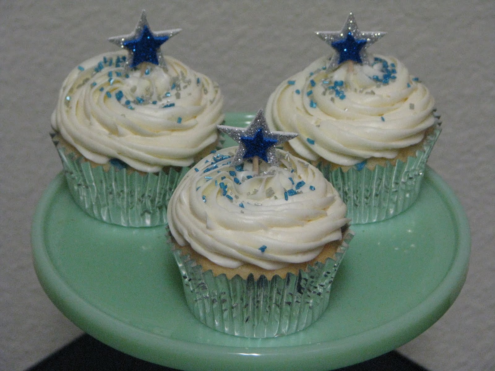 Crista's Cupcakes! Dallas Cowboys Cupcakes....