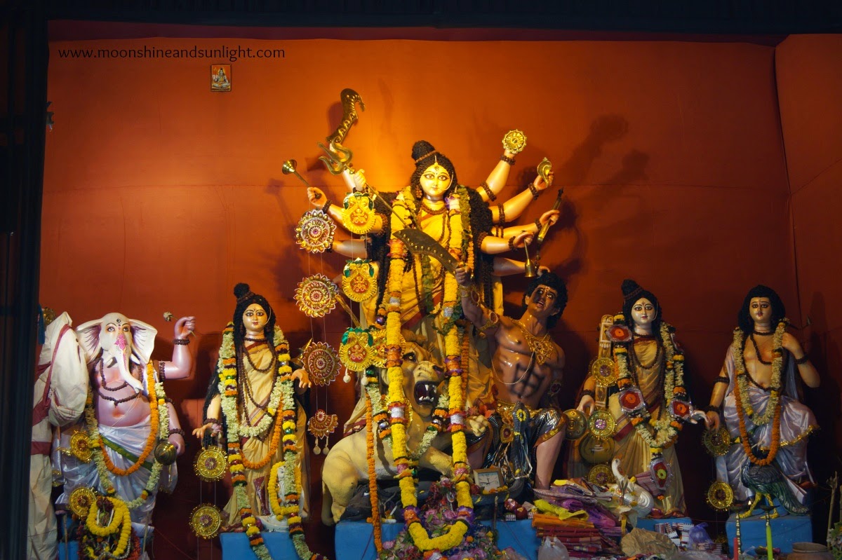Durga puja pandal hopping 2014 ,Durga puja in India, artistic durga Idol, Durga Idol, durga puja,howrah, Kolkata